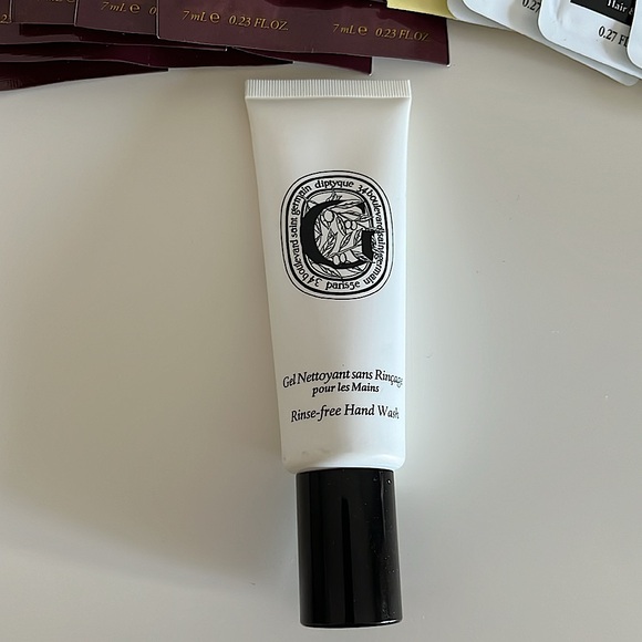 Oribe, Sisley, Diptyque, Laura Mercier | Lux Travel Kit - Picture 6 of 11